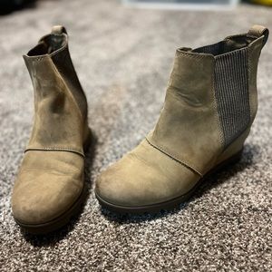 Women’s size 10 Sorel Evie wedges